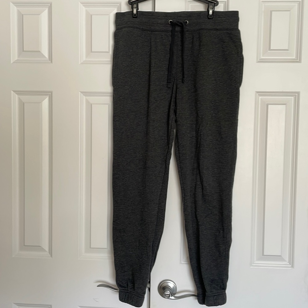 Goodfellows & Co. grey sweatpants with pockets & drawstring waist  size Men’s M